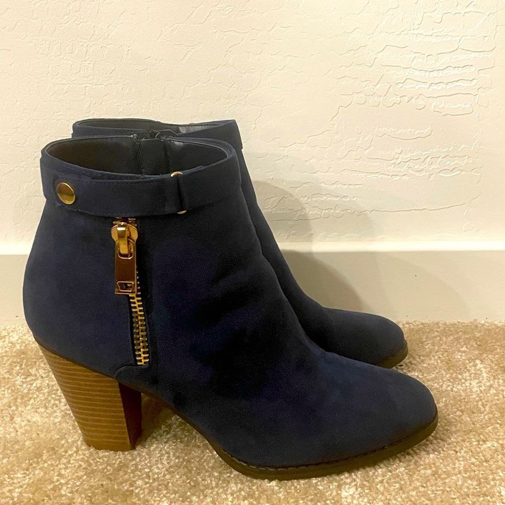 Zipper ankle boot